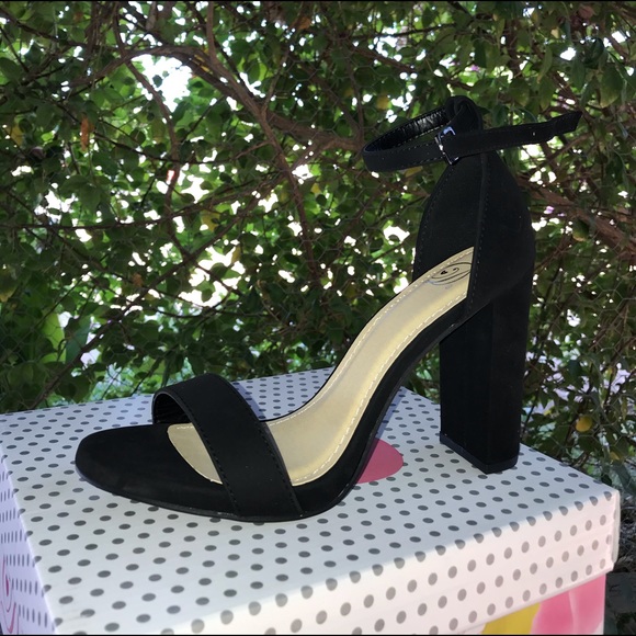 High heels - Picture 2 of 3